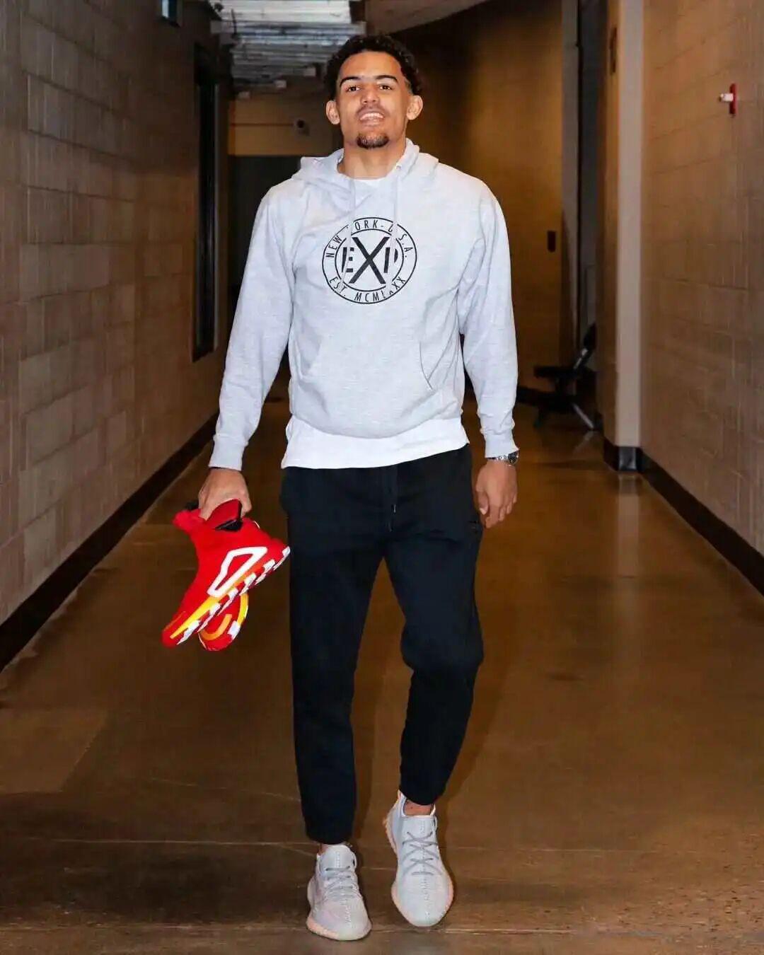 开云体育官网-新生代签名鞋！讨论度极高！已无下文...