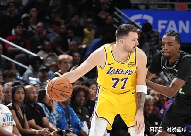 开云体育app-湖人溃败鱼腩送福利，东契奇心态崩两先发变铁匠，一数据遭完败
