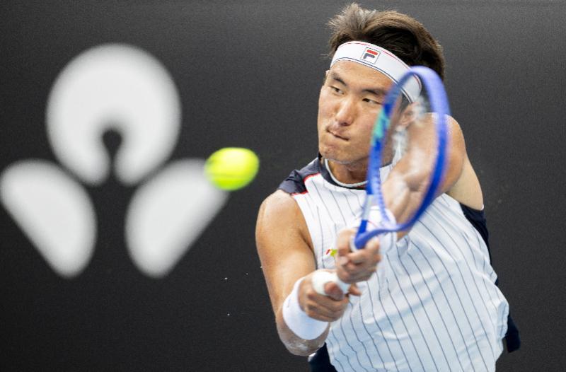 kaiyun-商竣程晋级澳网男单第二轮，袁悦不敌2号种子斯瓦泰克