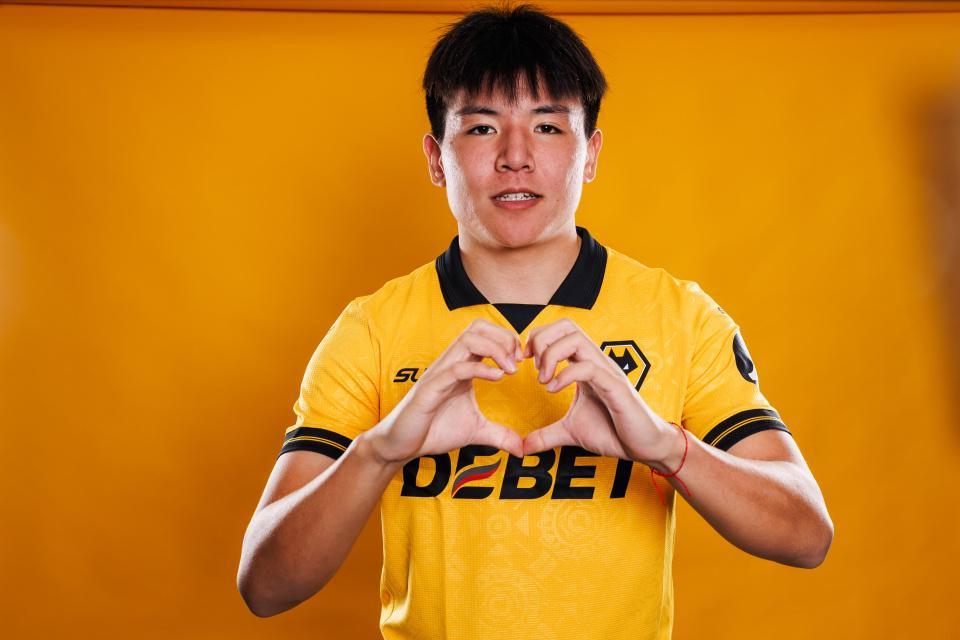 开云体育下载-徐彬周六迎英伦处子秀！媒体人热议：踢不了英甲，英超遥不可及